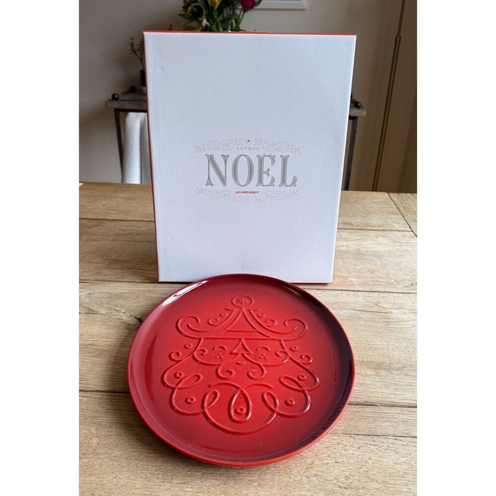 Le Creuset Stoneware Noel Collection Oval Santa Cookie Platter 14in Cerise NEW
